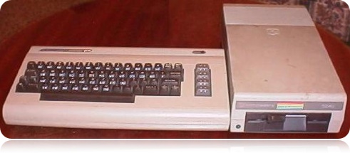 Commodore 64 con su disquetera